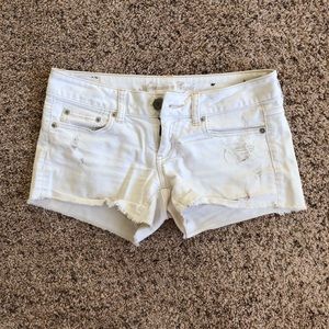 American Eagle white shorts